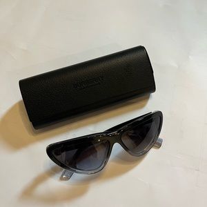 Amazing authentic burberry sunglasses